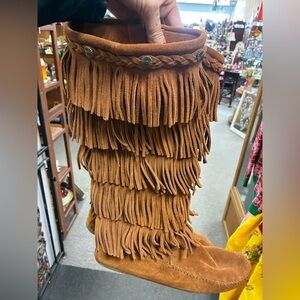 Minnetonka 5 Layers Fringe Classic Brown Suede Boots